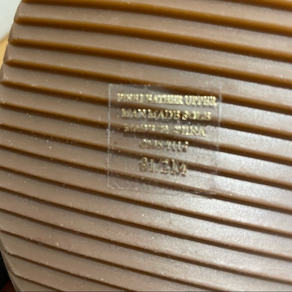 NWOT women’s leather sandals - Picture 3 of 4